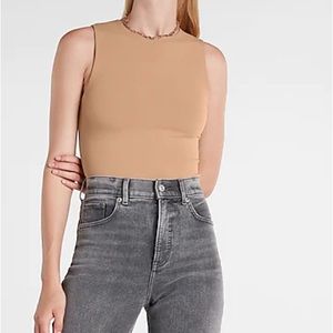 High Compression Body Contour Matte Crew Neck Tank Size Medium